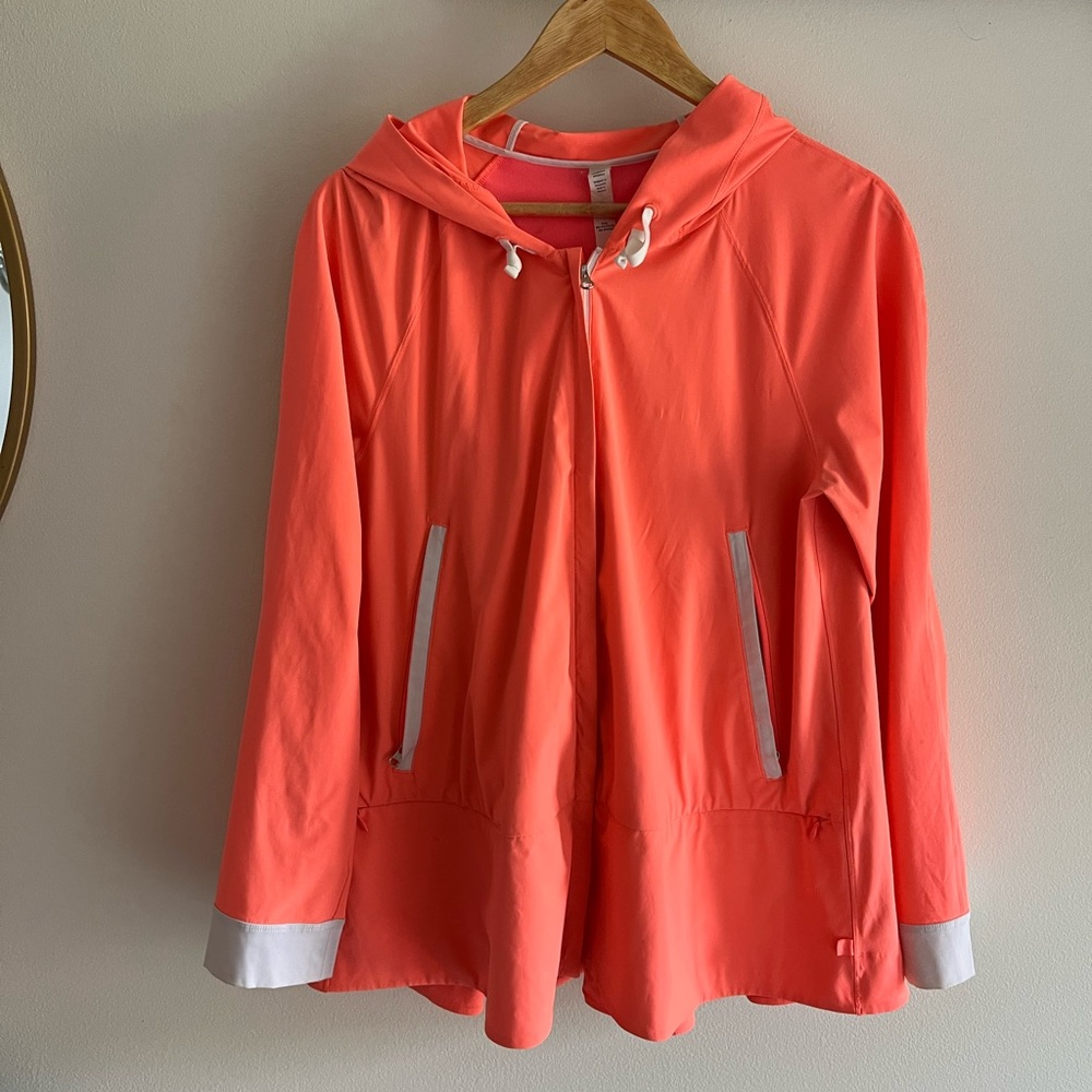 Lululemon swing cape raincoat rain jacket like new size 6